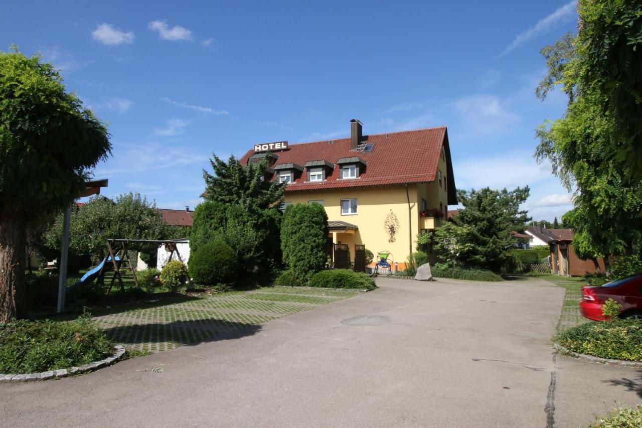 Hotel-Restaurant Und Gaestehaus Loewen Süßen Eksteriør bilde